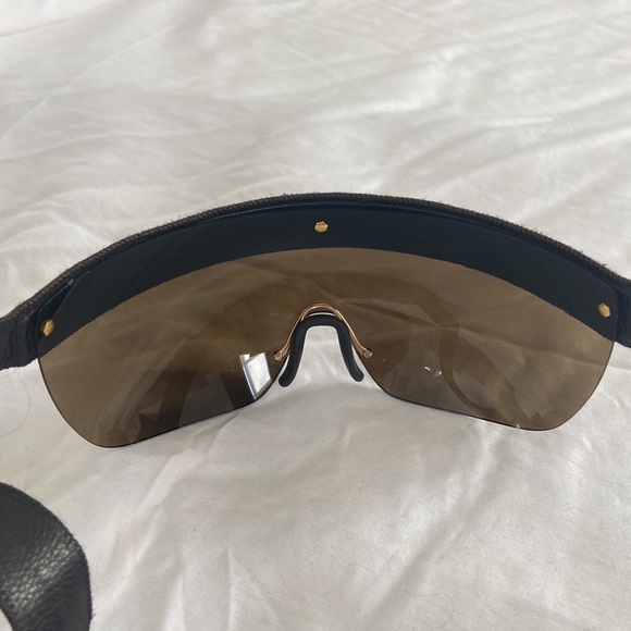 💯 % Authentic Vintage FENDI Sunglasses (Circa 90’s) - Picture 14 of 16
